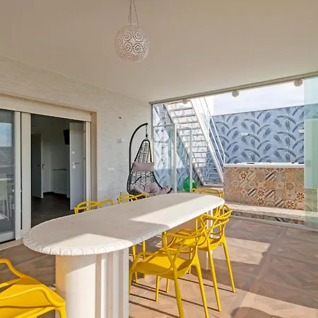 Apartment Awesome In With Jacuzzi *