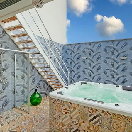Awesome In With Jacuzzi